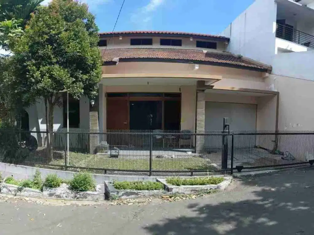 Dijual 
Rumah 2 Lantai Di Awiligar Lokasi Strategis Pinggir Jalan