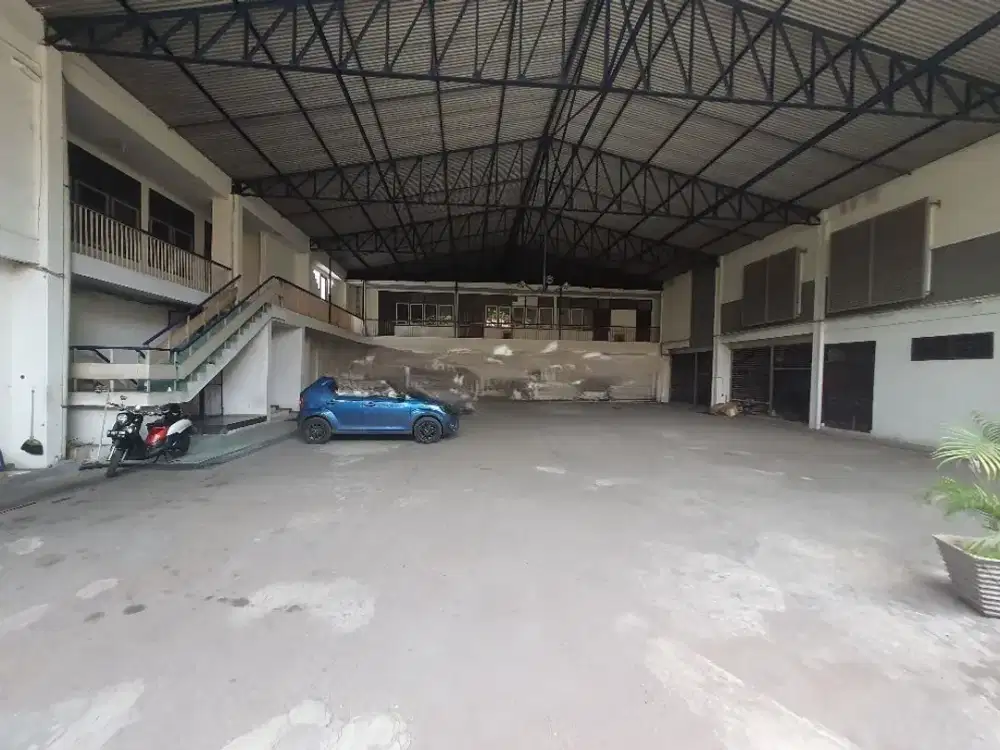 RUKO EX KANTOR, SHOWROOM + BENGKEL AREA KOMERSIAL POSISI DEPAN JALAN RAYA DAERAH GAMBIR, JAKARTA PUSAT