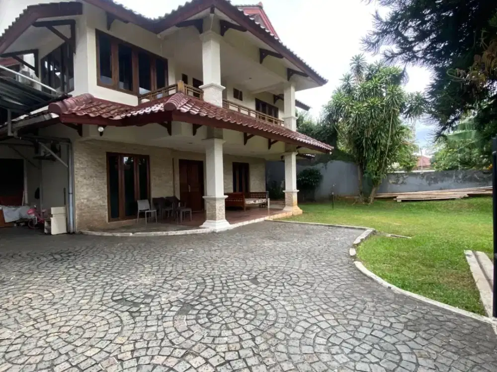 Dijual Rumah Tua Kokoh Hitung Tanah Area Tenang dan Pakai Kolam Renang, Kemang