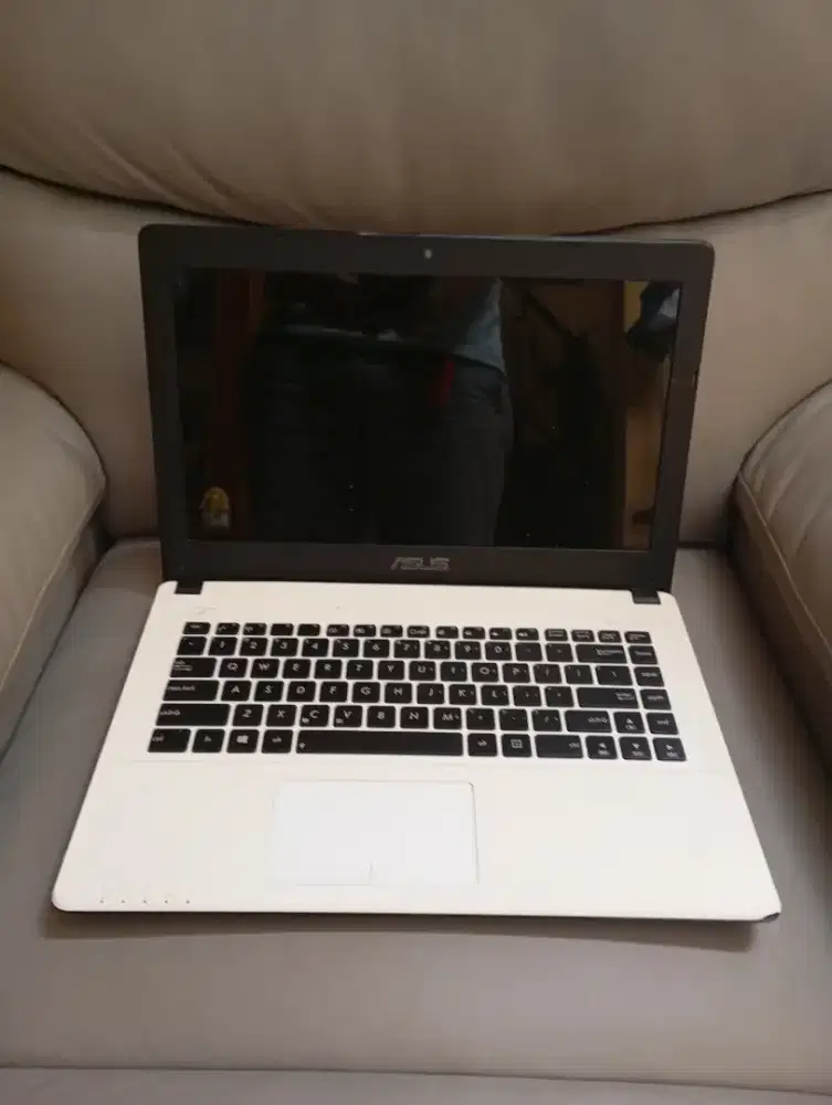 Laptop Asus Slim X452E