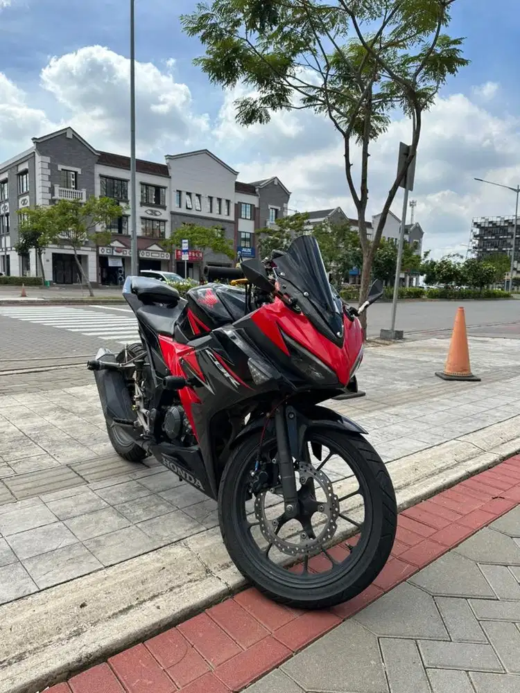 CBR 150 R FACELIFT TAHUN 2019 (FREE HELM FULL FACE)