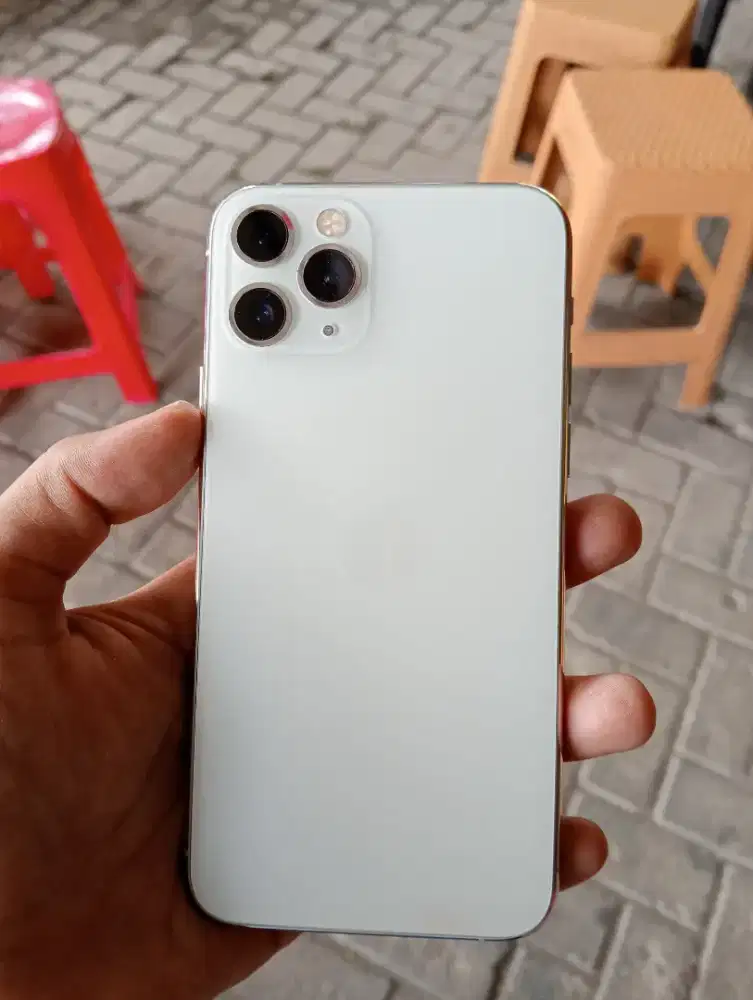 I-PHONE 11 pro 256 jual apa adanya aja unit + bock