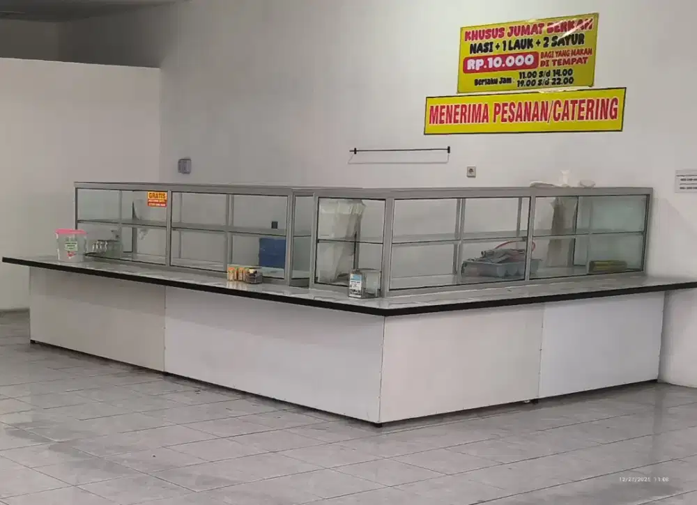 Elatase almunium dan meja warteg