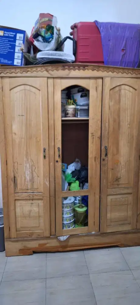 Dijual cepat lemari kayu