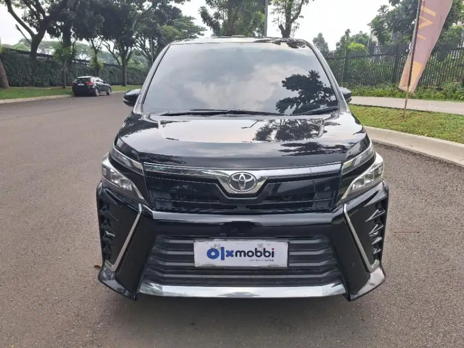 LOW DP Toyota Voxy 2.0 Bensin-AT 2021 8SB