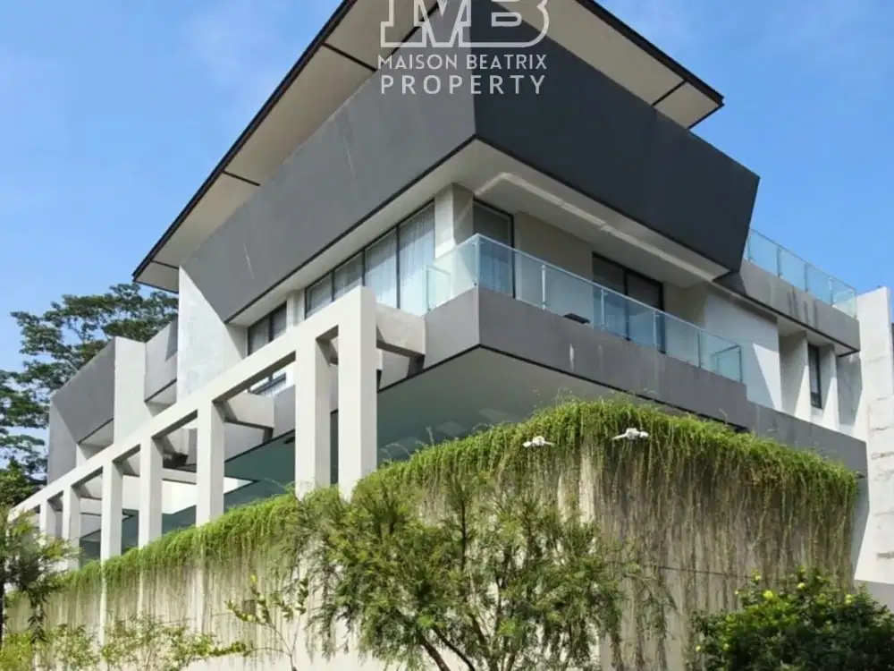 LUXURY HOOK HOUSE FULL FURNISHED WITH POOL AND ROOFTOP VIEW DAMAI INDAH GOLF DI TELAGA GOLF BSD