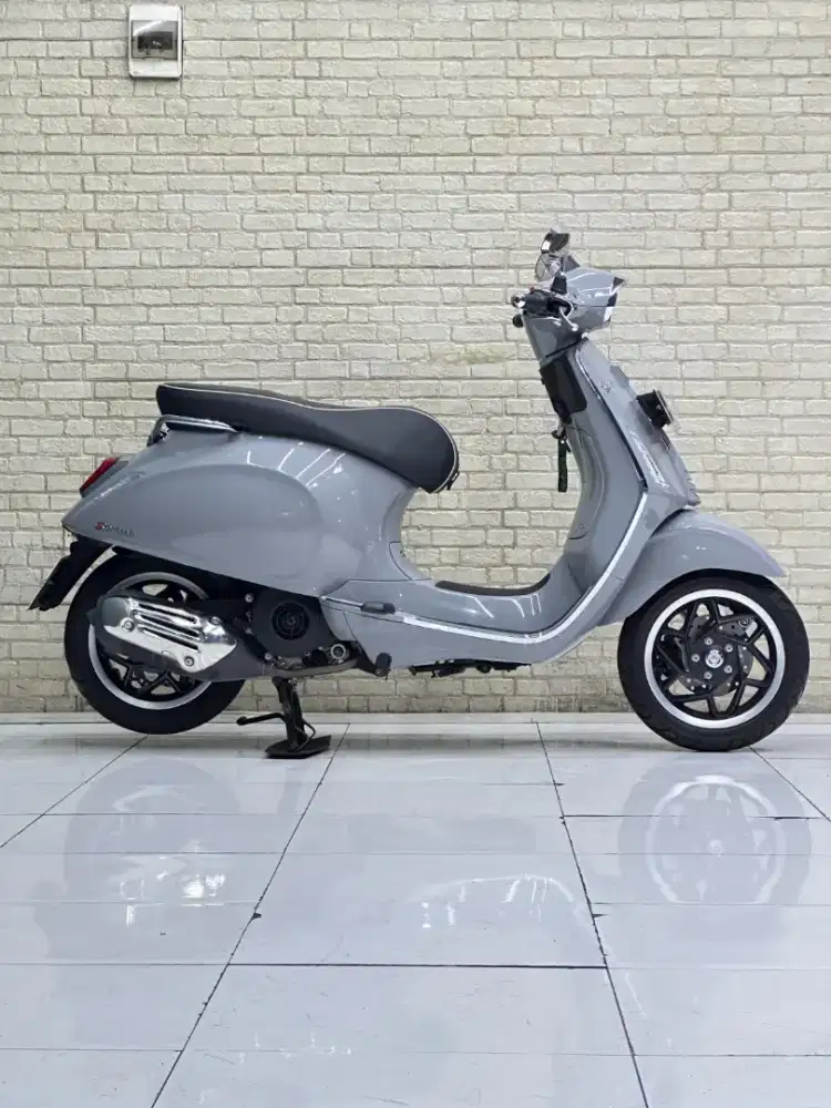 Paling Laris! Vespa Matic Sprint ABS Grey 2024