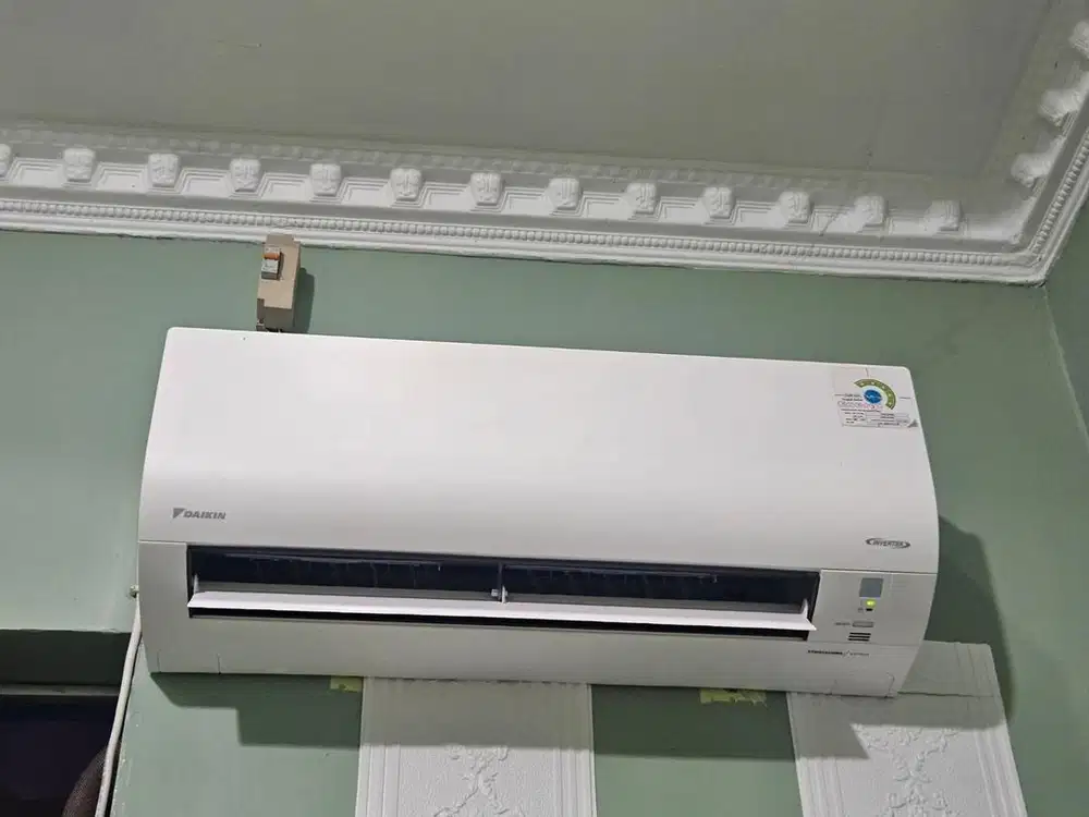 Jual AC Daikin INVERTER Thailand 1/2 PK FTKQ15UVM4