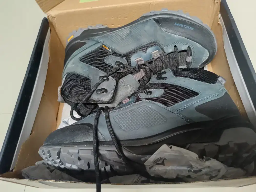 Eiger mountaineering shoes