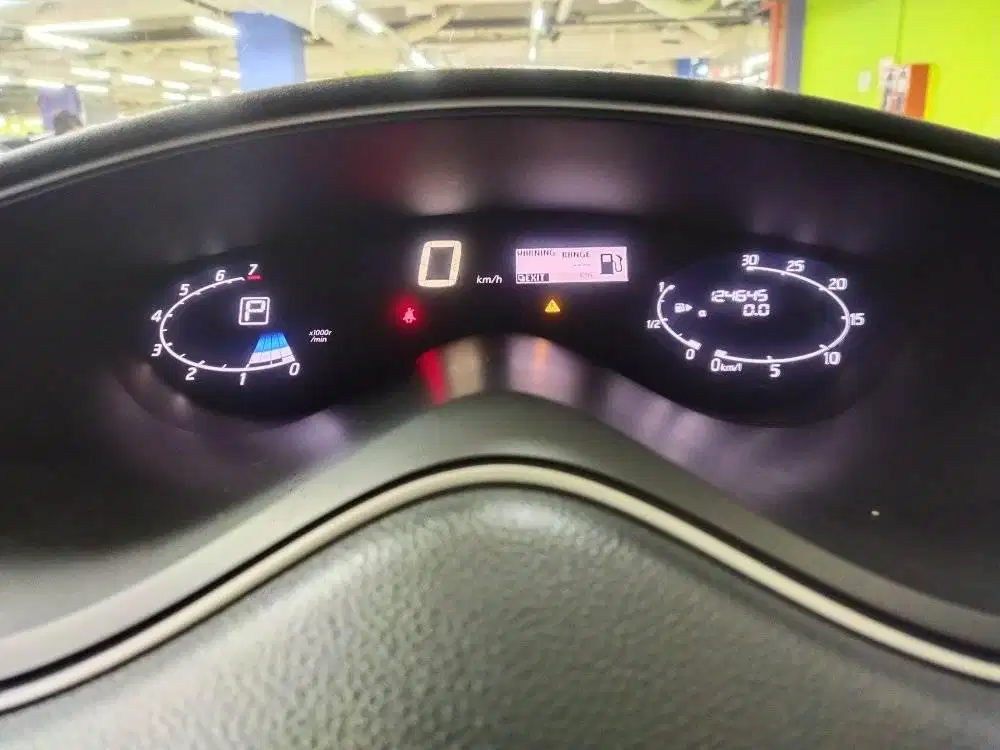 Nissan Serena HWS 2015 AT