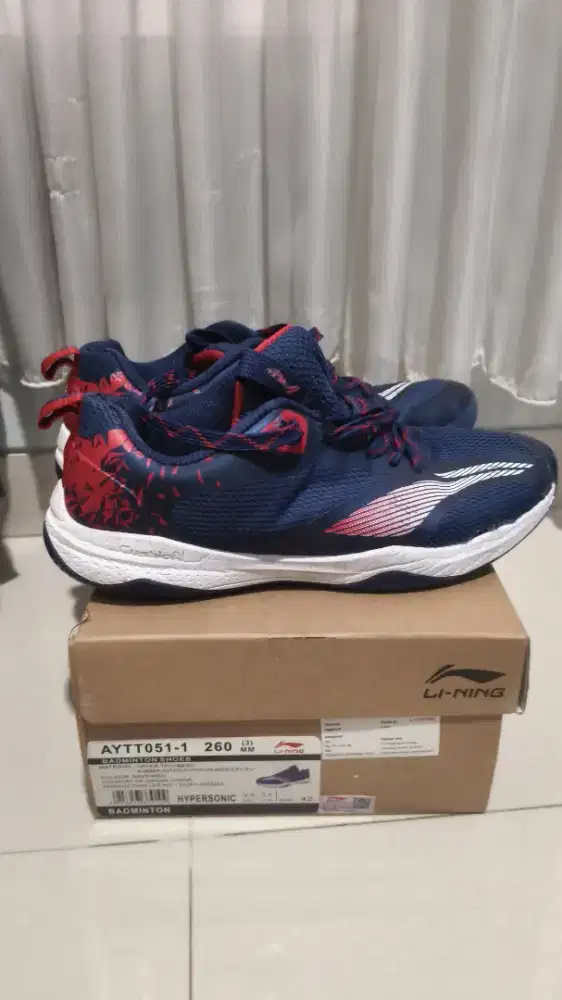 Sepatu badminton lining