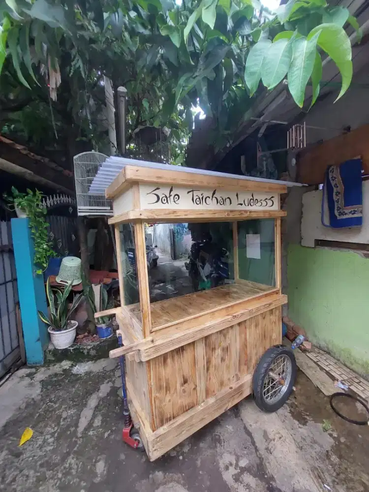 Gerobak kayu jati Belanda buat jualan astetik