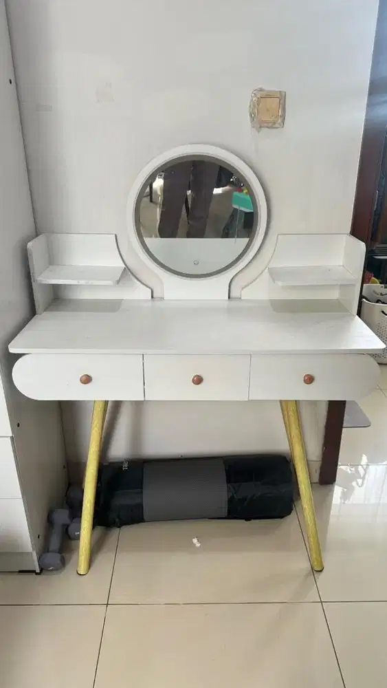 Meja Rias Putih Minimalis Lampu LED dan 3 Laci