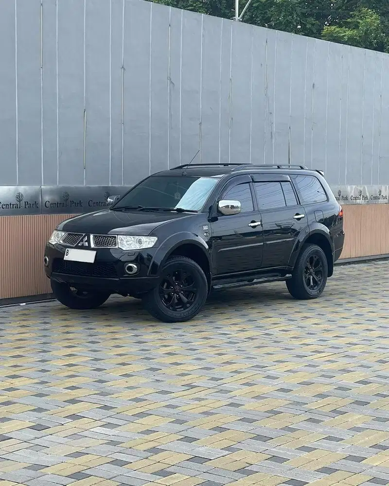 Pajero Sport Dakar Matic Diesel 2012 Hitam