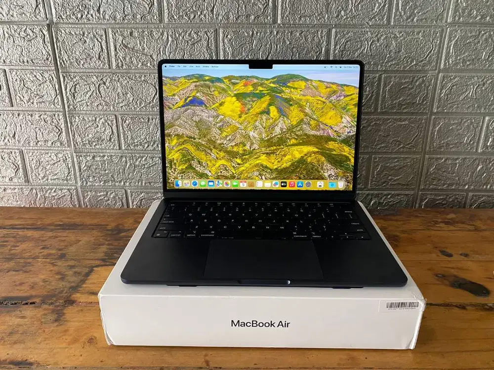 Macbook Air M2 13 RAM 16GB SSD 256GB iBox Garansi 2026