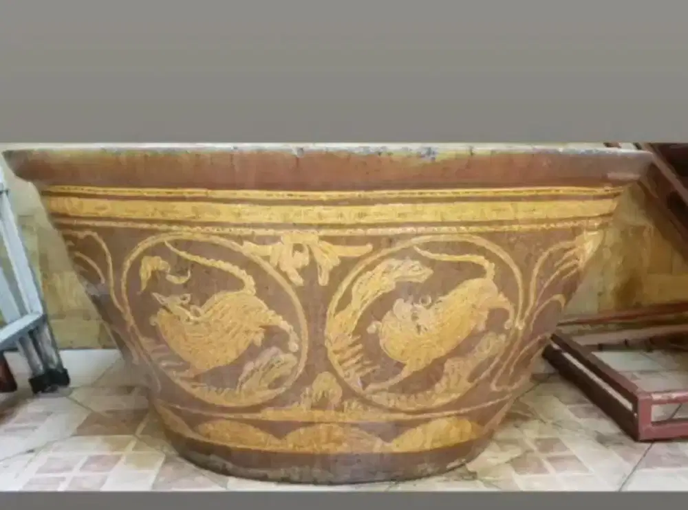 Guci asli dgn lapisan emas dan di dlm dgn batu giok