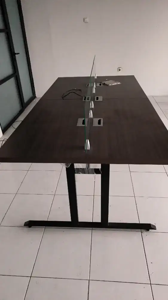 Meja meeting coklat kondisi cakep