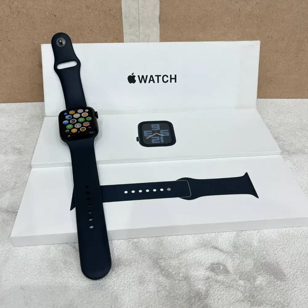 Apple Watch SE Gen 2 44mm warna Midnight fullset iBox