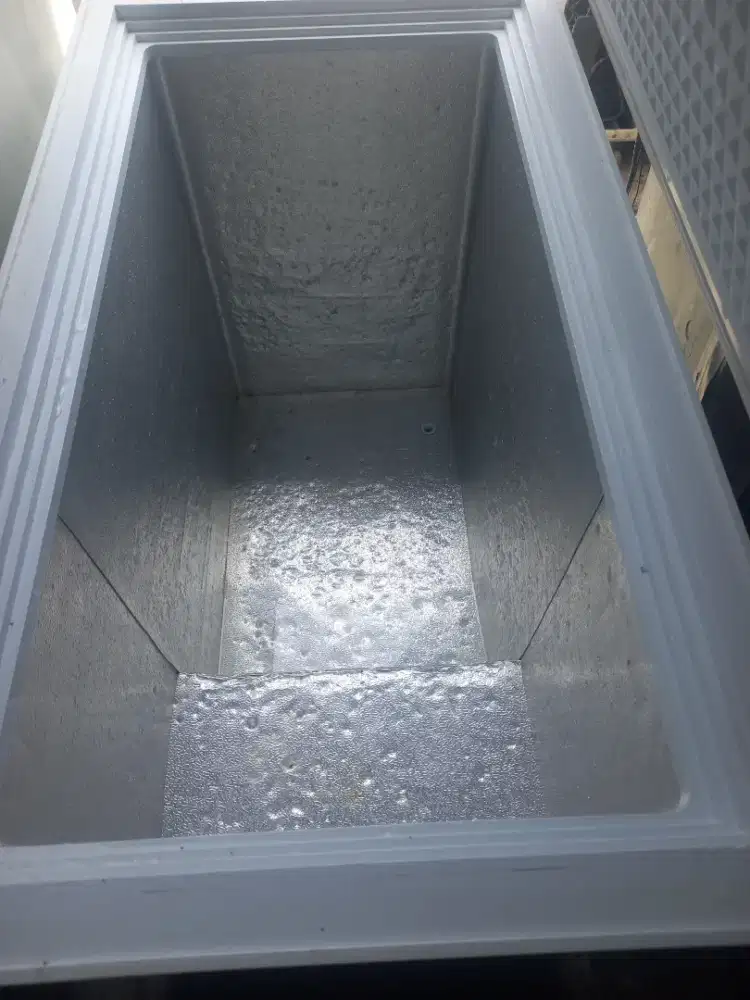 Dijual frezer box SANSIO normal siap pakai 250 liter