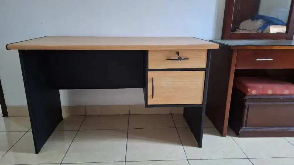 Dijual meja kerja atau meja belajar