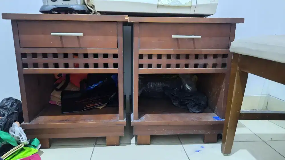 Dijual satu set meja nakas (dapat 2 meja nakas)