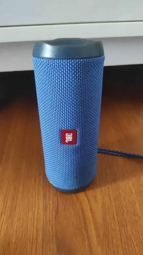 Speaker bluetooth JBL Flip 4 warna biru