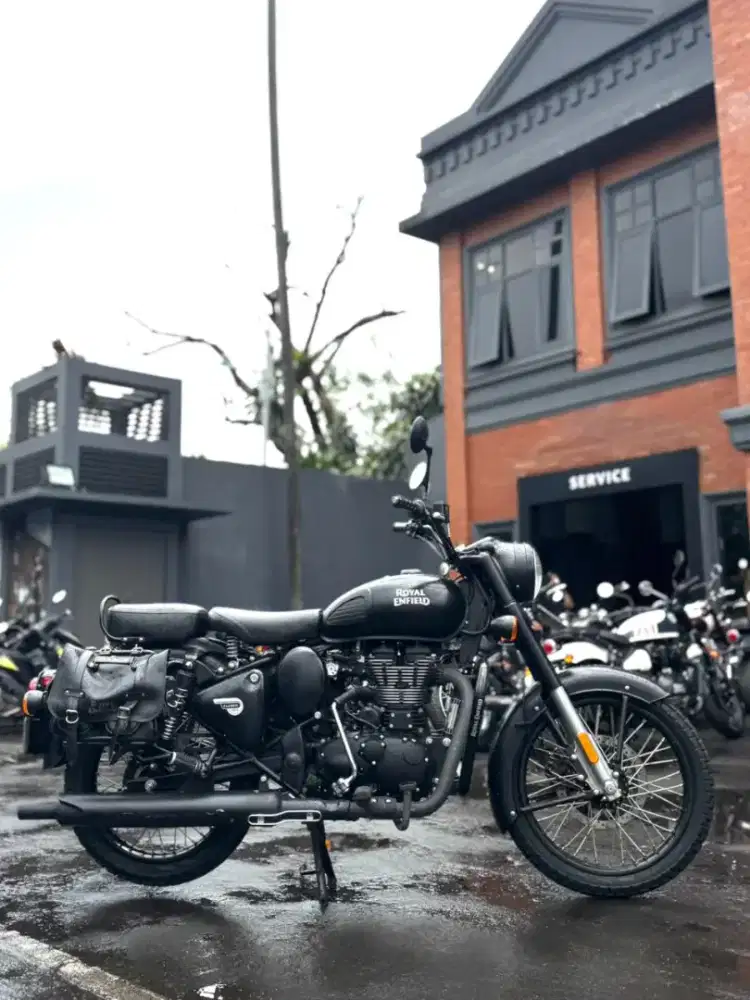 Royal enfield Classic 500 stealth black 2022 low km