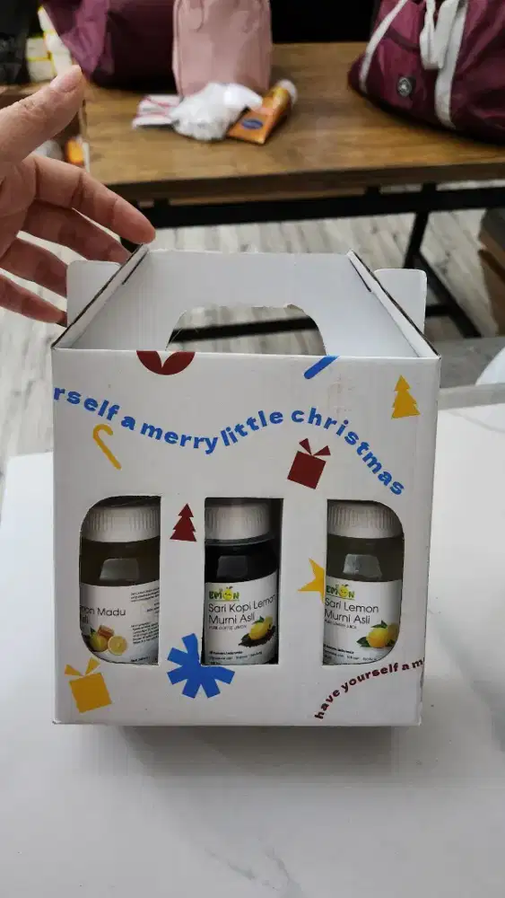 ART pegang anak sama lain2