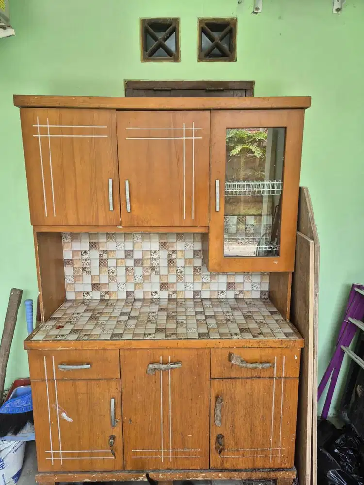 Lemari Sayur dan Piring