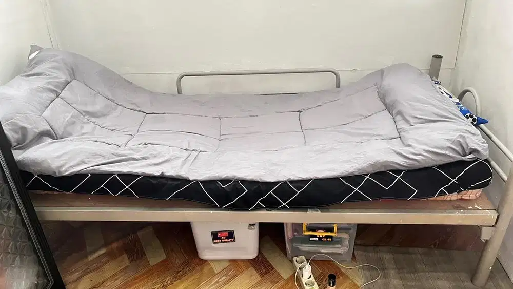 Ranjang besi setingkat