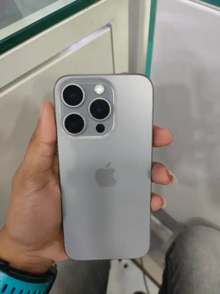 iphone 15 pro 256 garansi resmi barang full set normal cek sepuasnya