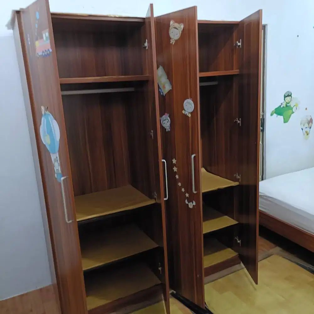 Dipan kasur, lemari, meja rias, laci tv, lemari makan