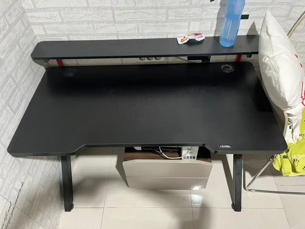 MEJA GAMING INFORMA KONDISI SEPERTI BARU