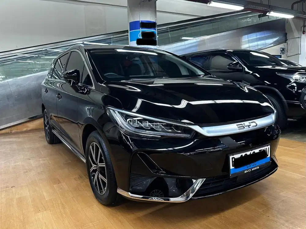 BYD M6 Superior 7 Seater 2025 Low KM 170 perak Antik