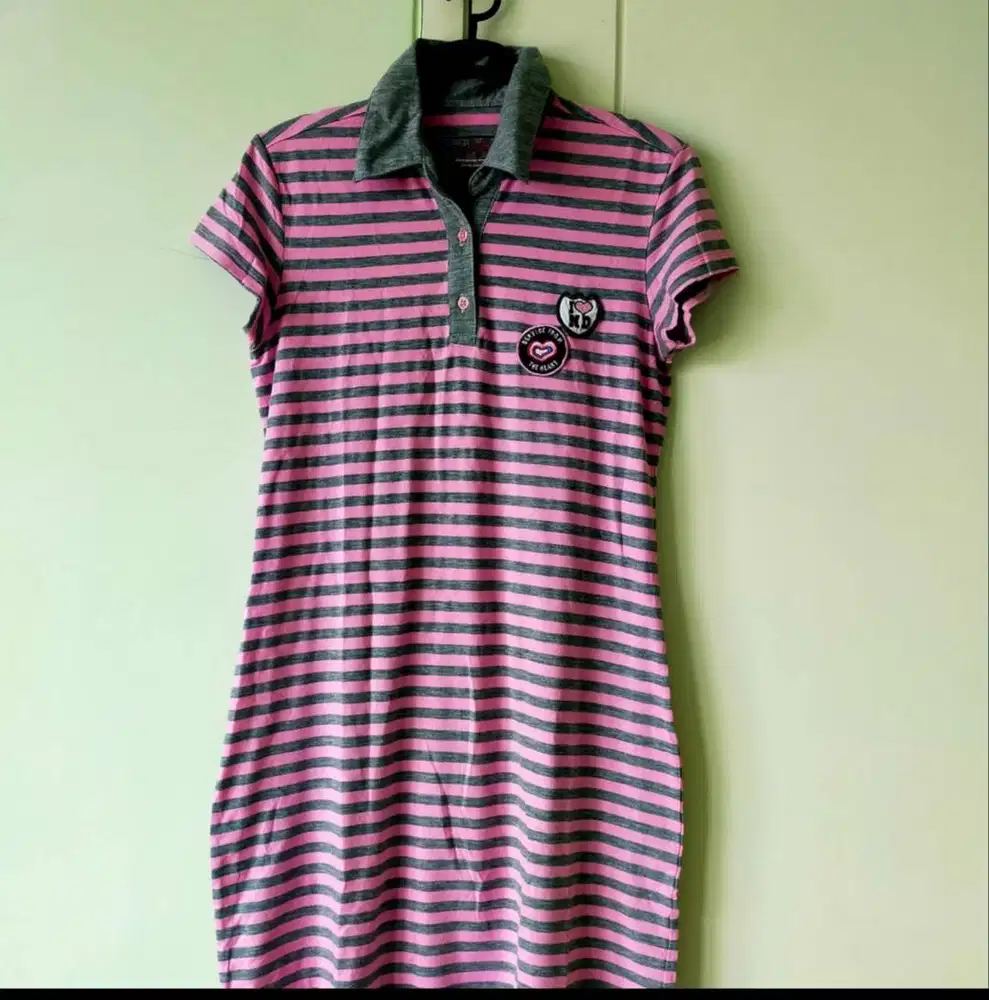 Pakaian wanita bekas berkualitas, baru 1-2 kali dipakai. Jual borongan