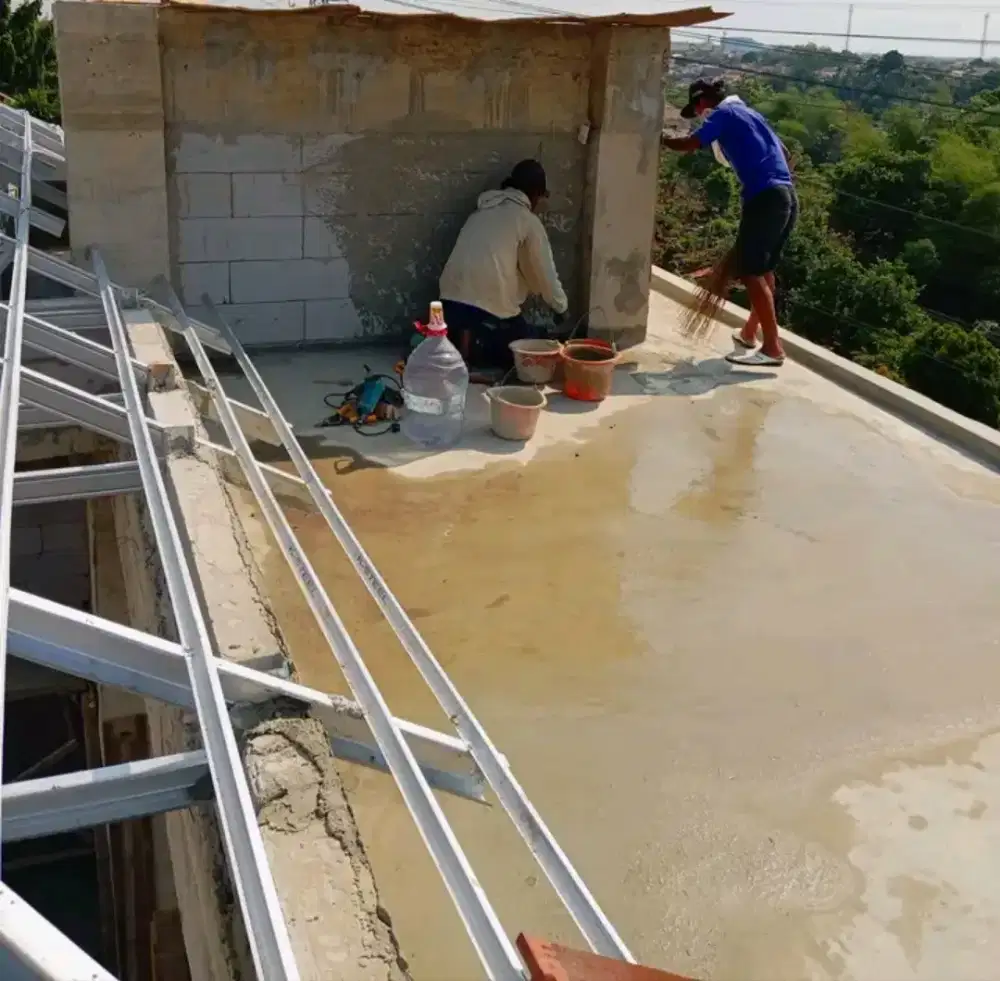 TukanG renovasi atap rmh yg bocor.chat atap