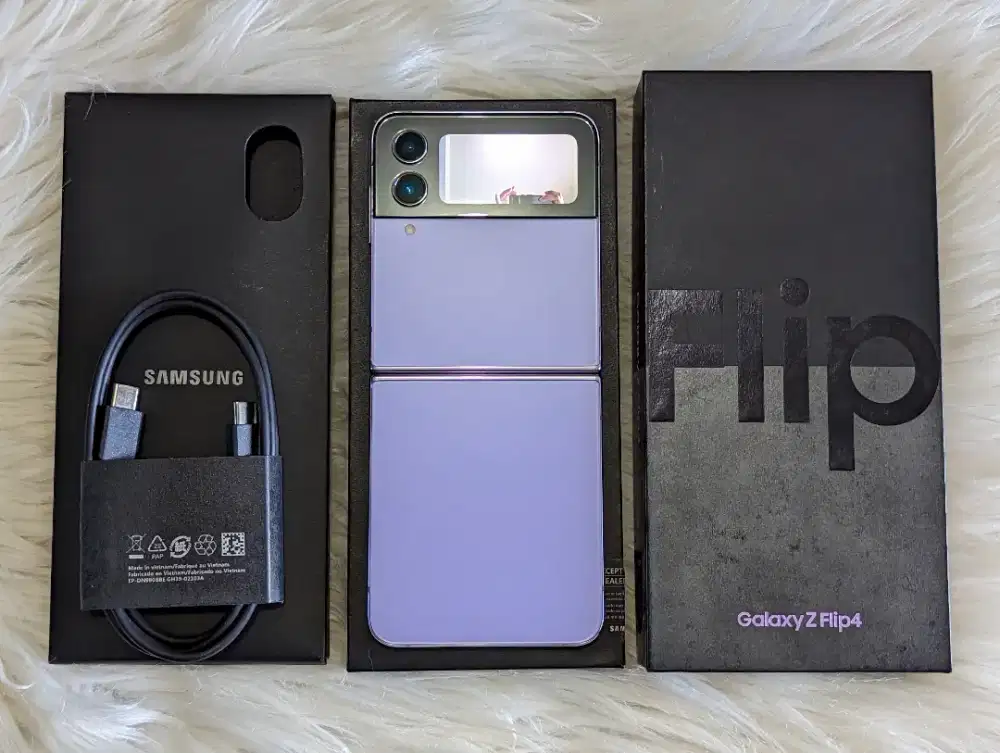 Samsung Z Flip 4 5G SEIN 8/256 Fullset
90% Mulus, Minus Greenscreen