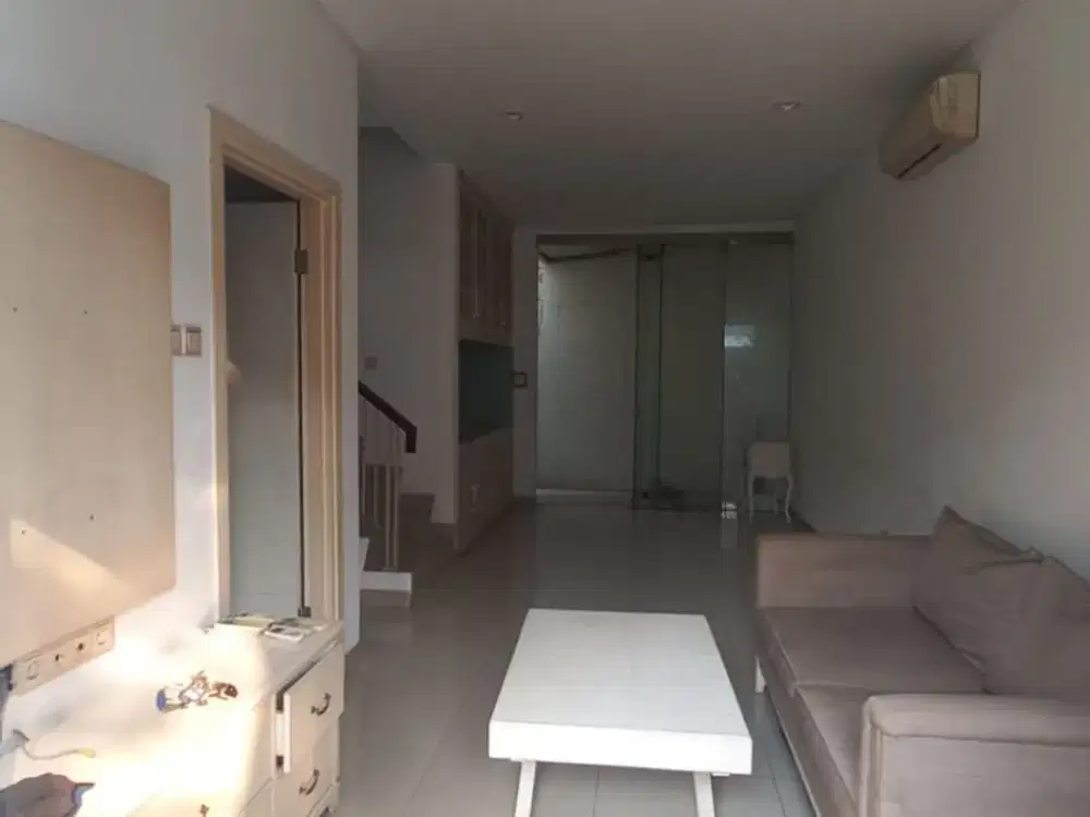 DIJUAL RUMAH SEMI-FURNISHED @GOLF LAKE RESIDENCE, JAKARTA BARAT