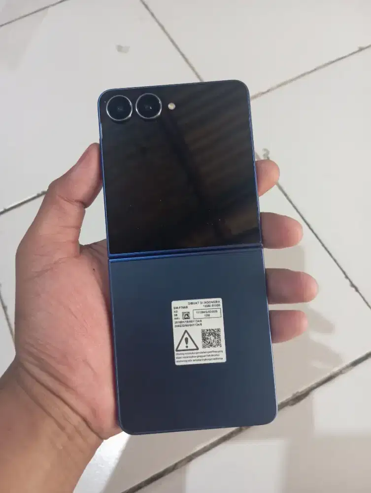 SAMSUNG Z FLIP 7 RAM 12/512 HP CHARGER AJA LIKE NEW