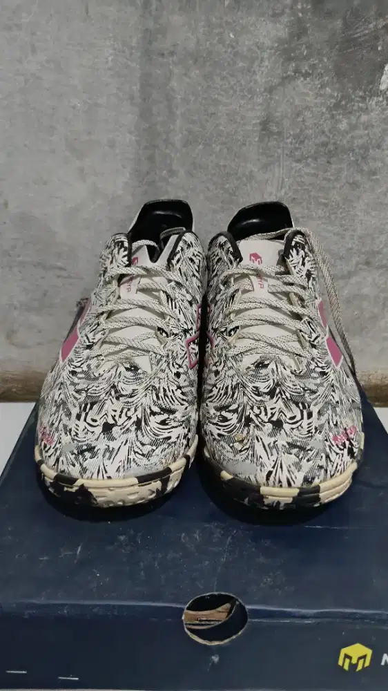 mills troya chaos uk 44