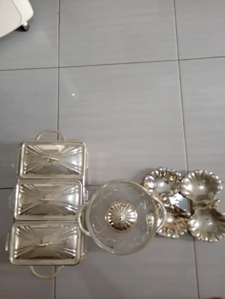 1 set tempat lauk berlapis perak merk Queen anne