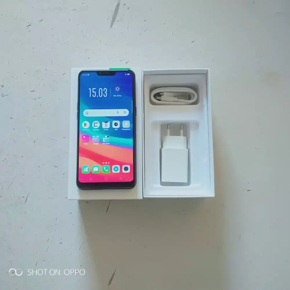 Oppo A3s ram 6gb ' 128gb hitam masih baru   .