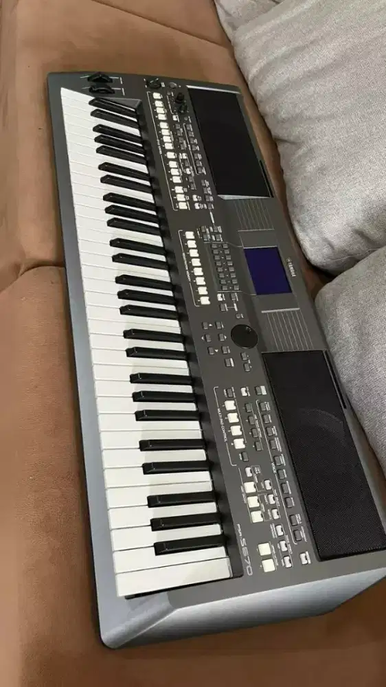 Dijual
Keyboard Merk Yamaha PSR - S 670 kondisi bekas masih baik.
