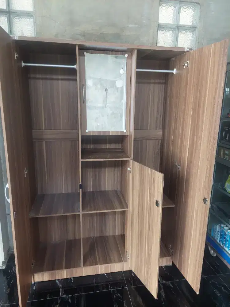 DIJUAL LEMARI PAKAIAN