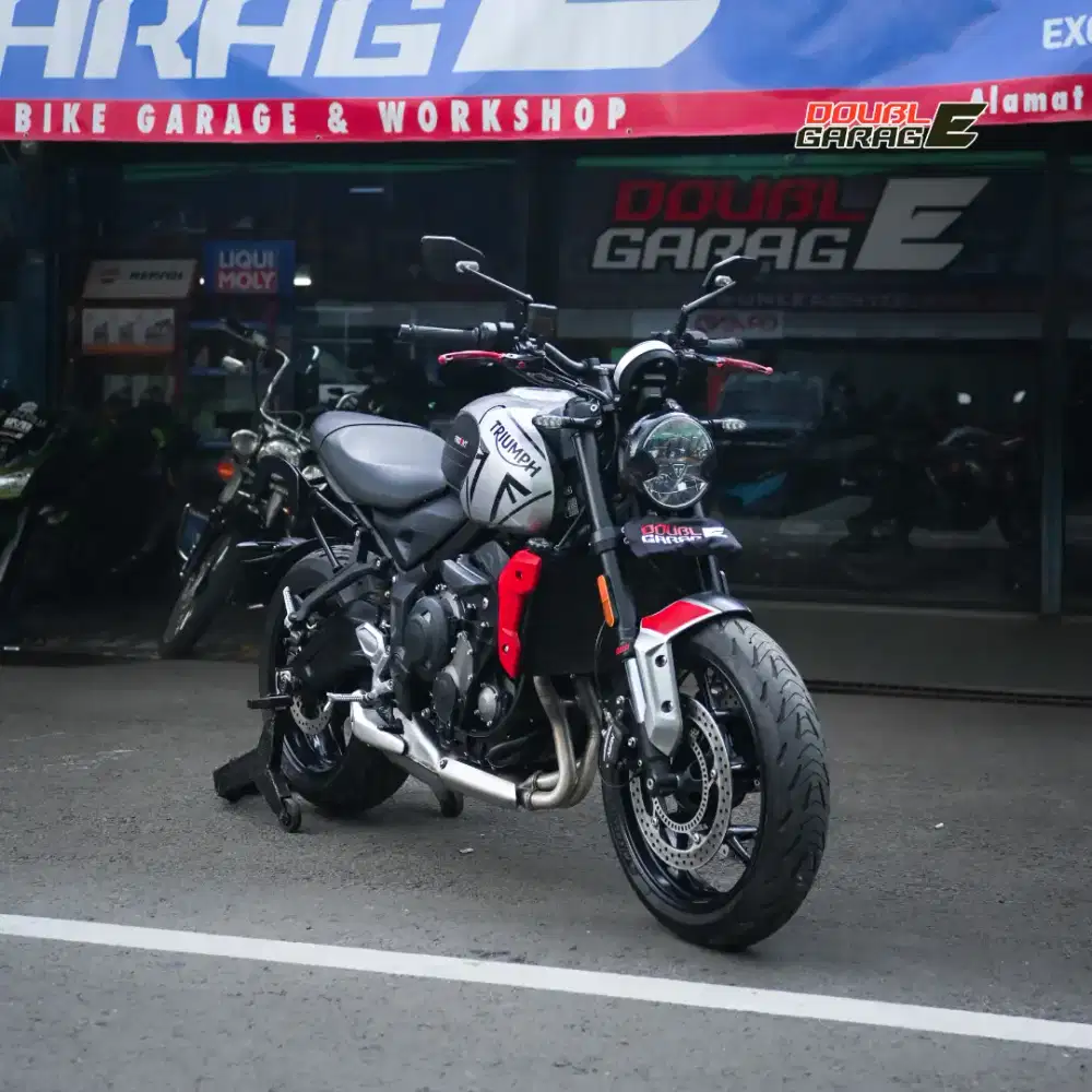 TRIUMPH TRIDENT  660 SILVER 2022 LIKE NEW RARE ITEM