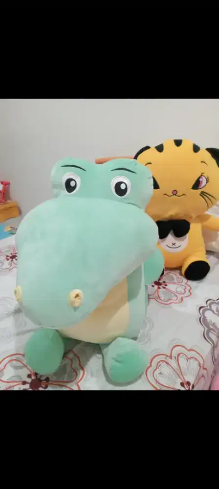 Boneka jumbo hasil capit boneka