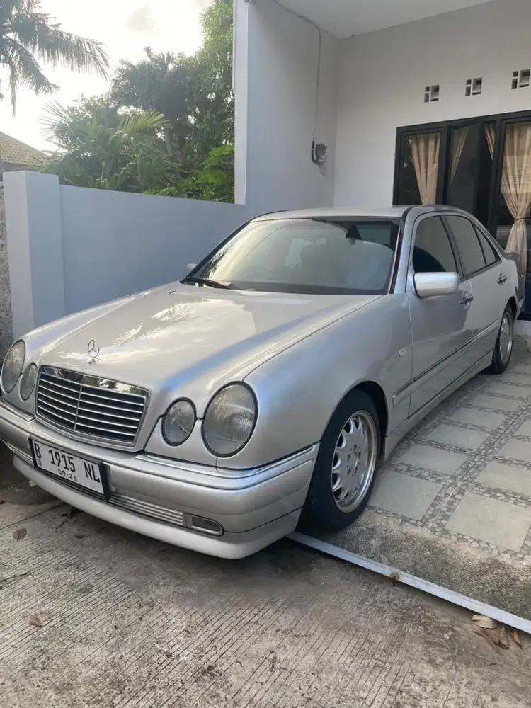 Mercedes Benz W210