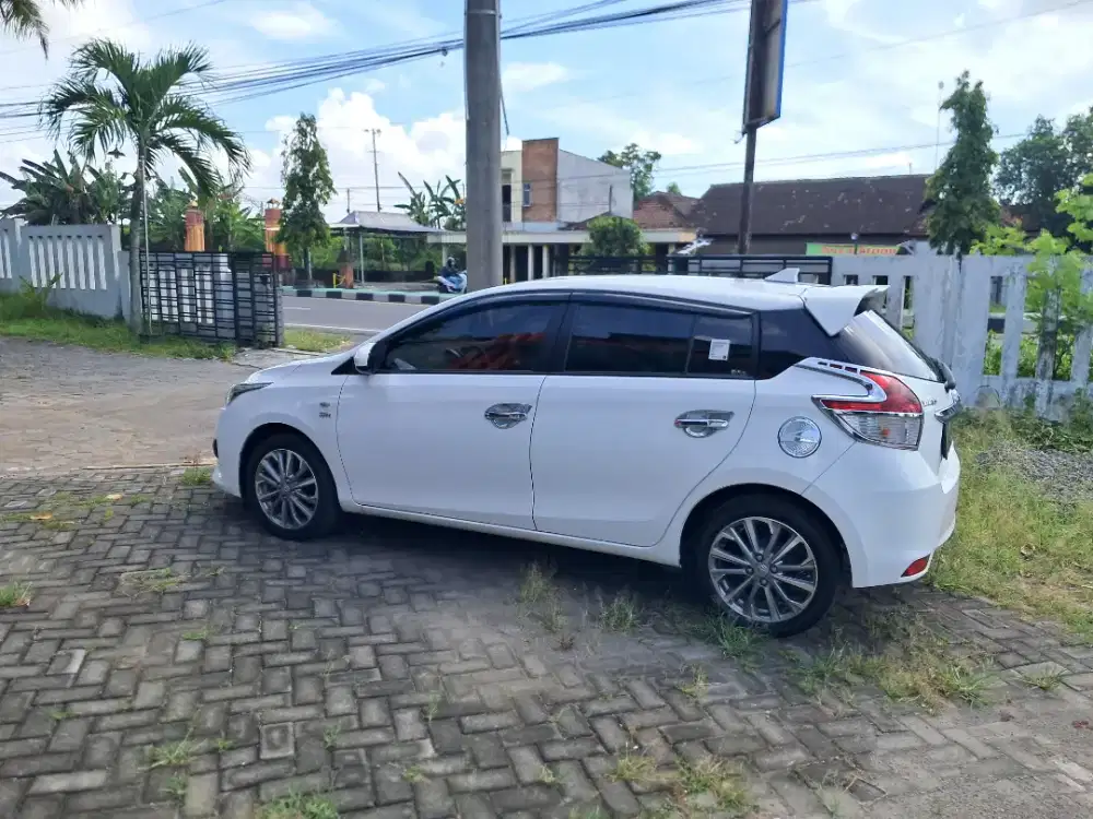 Toyota yaris AT dijual