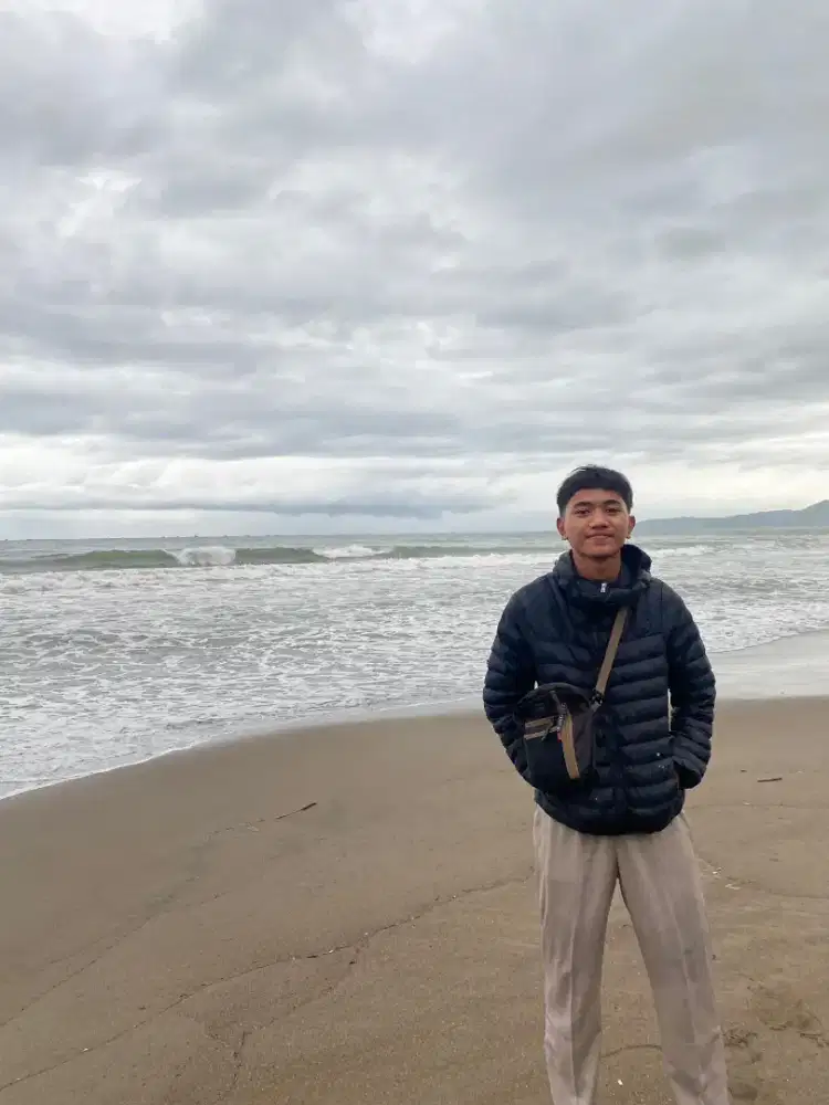 Cari kerja apa aja, asal jangan disuru gay