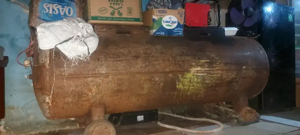 Tabung kompresor isi angin